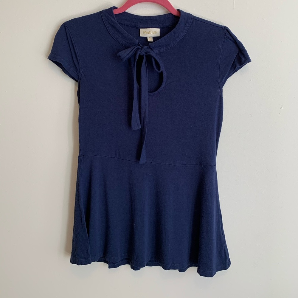 Keyhole peplum top